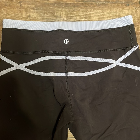 Lululemon crop leggings!! - Picture 3 of 3